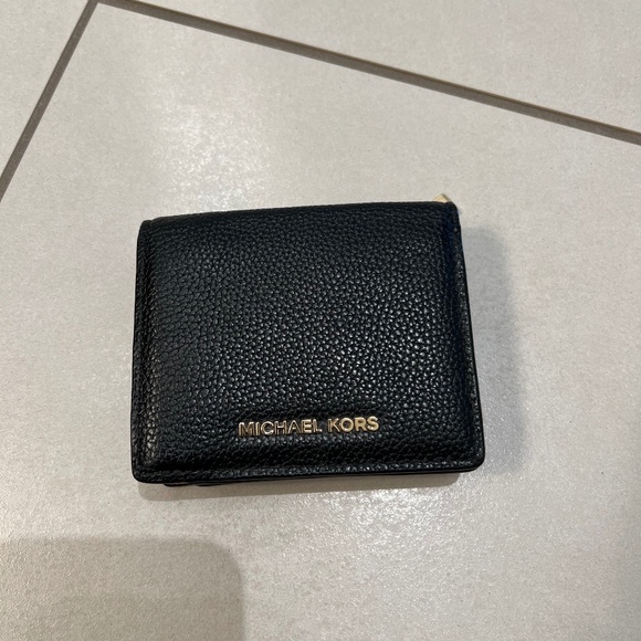 Michael Kors Wallet - Picture 1 of 3